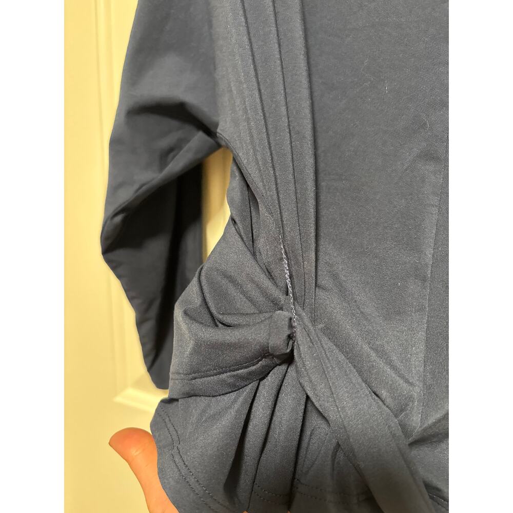 J. Mclaughlin Navy Blue Wrap Top Size M - Picture 8 of 8